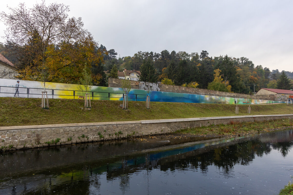 The ceremonial unveiling of the mural Riverflow by Michaela Mráčková